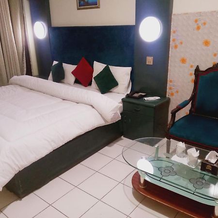 Hotel New Mid City Multan Bagian luar foto