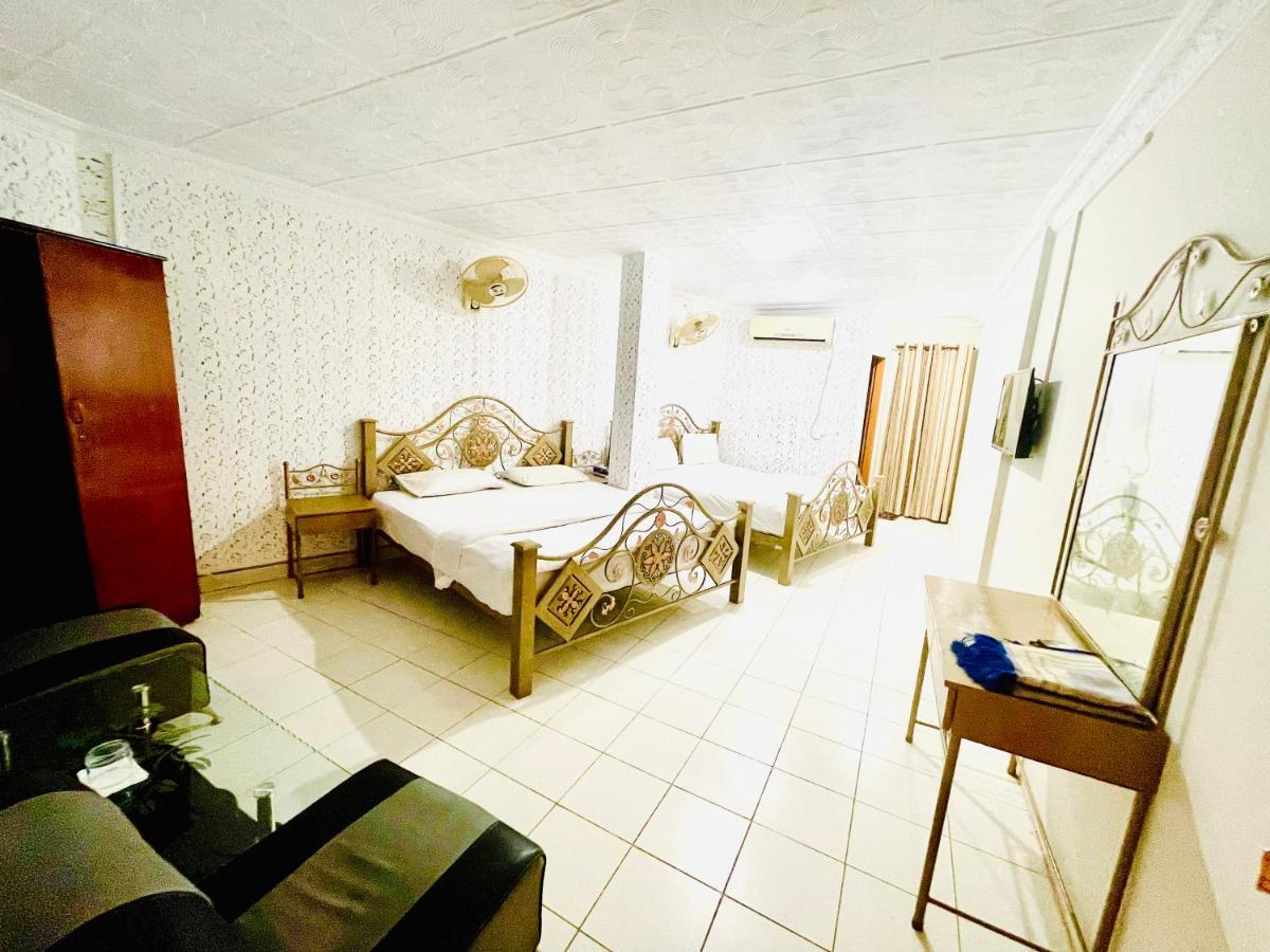 Hotel New Mid City Multan Bagian luar foto