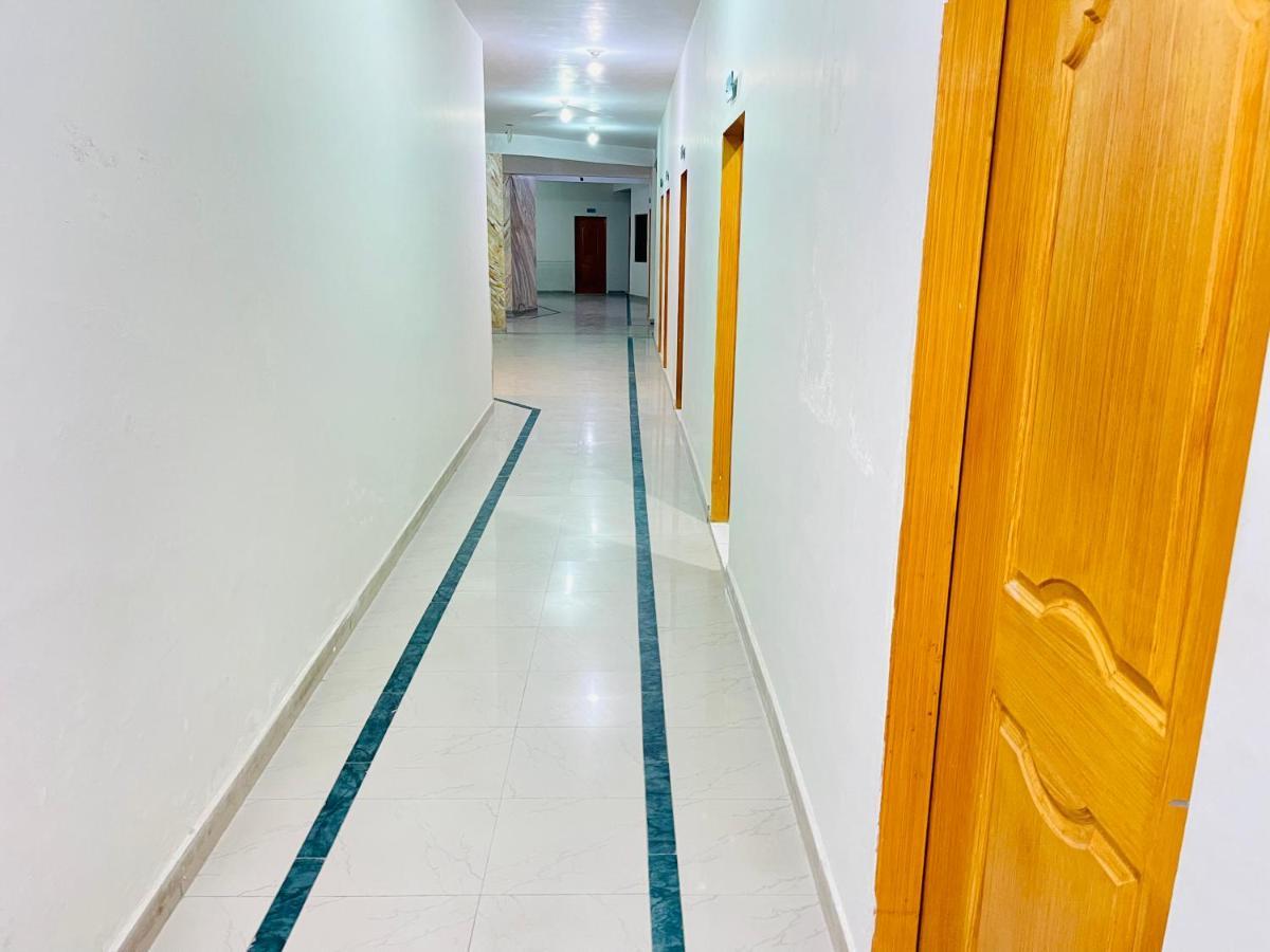 Hotel New Mid City Multan Bagian luar foto