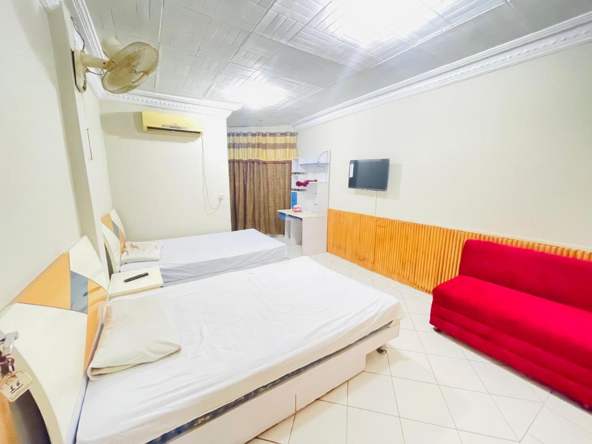 Hotel New Mid City Multan Bagian luar foto
