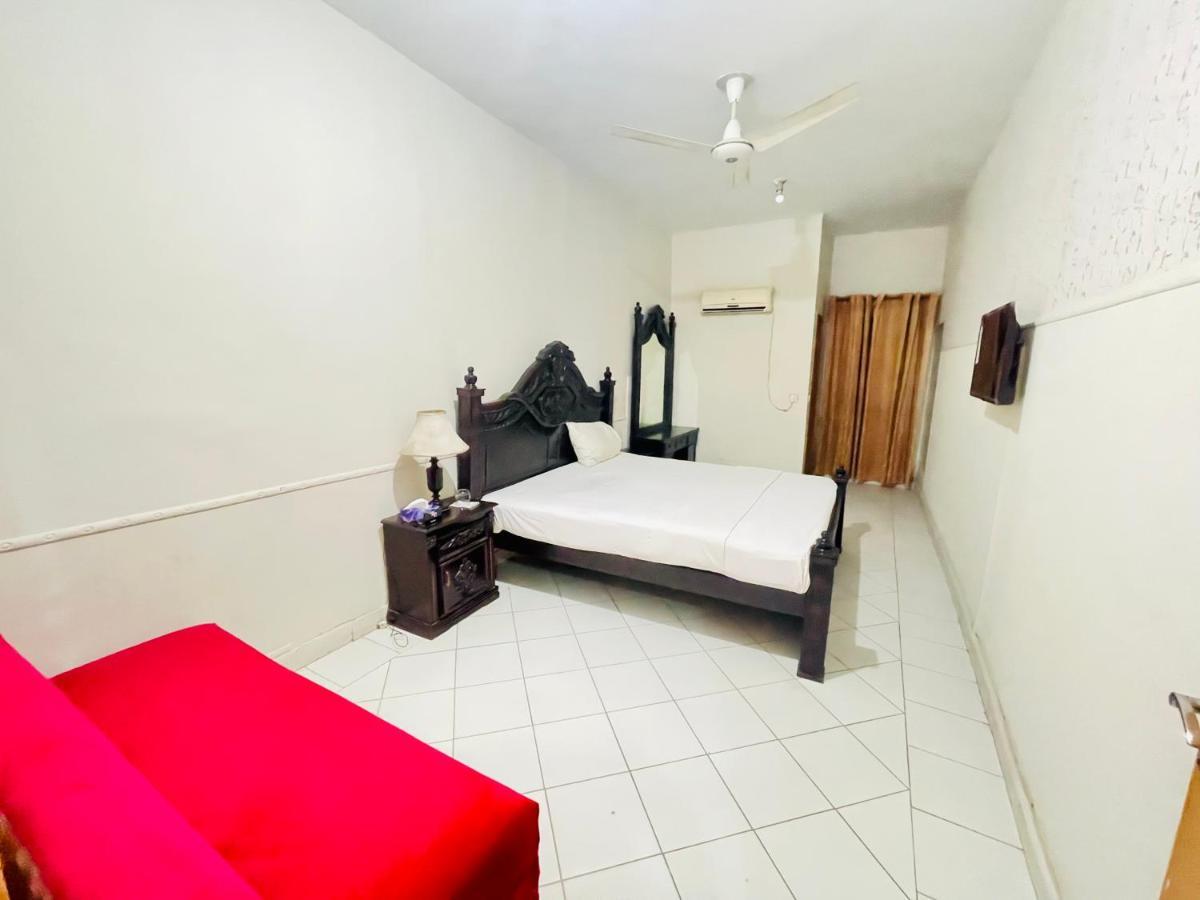 Hotel New Mid City Multan Bagian luar foto