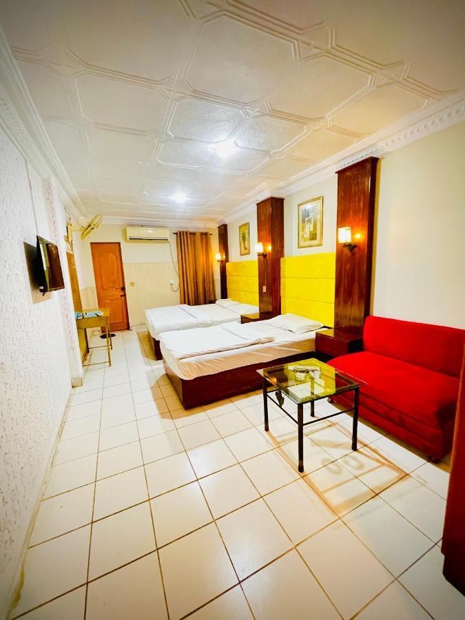 Hotel New Mid City Multan Bagian luar foto