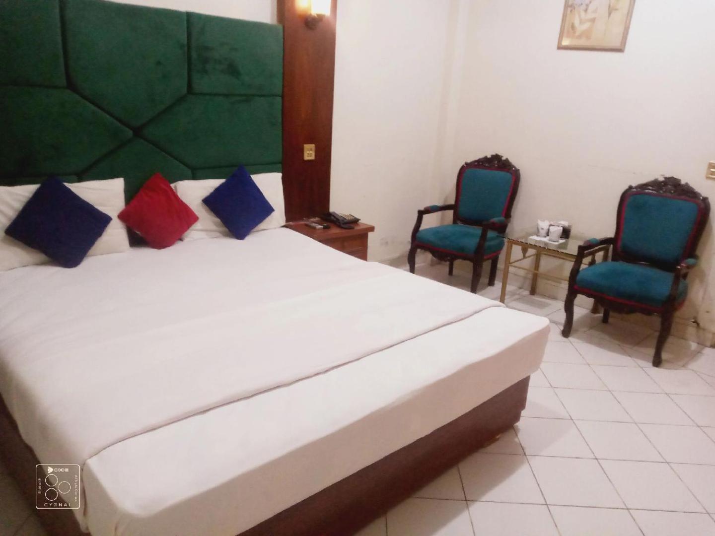 Hotel New Mid City Multan Bagian luar foto