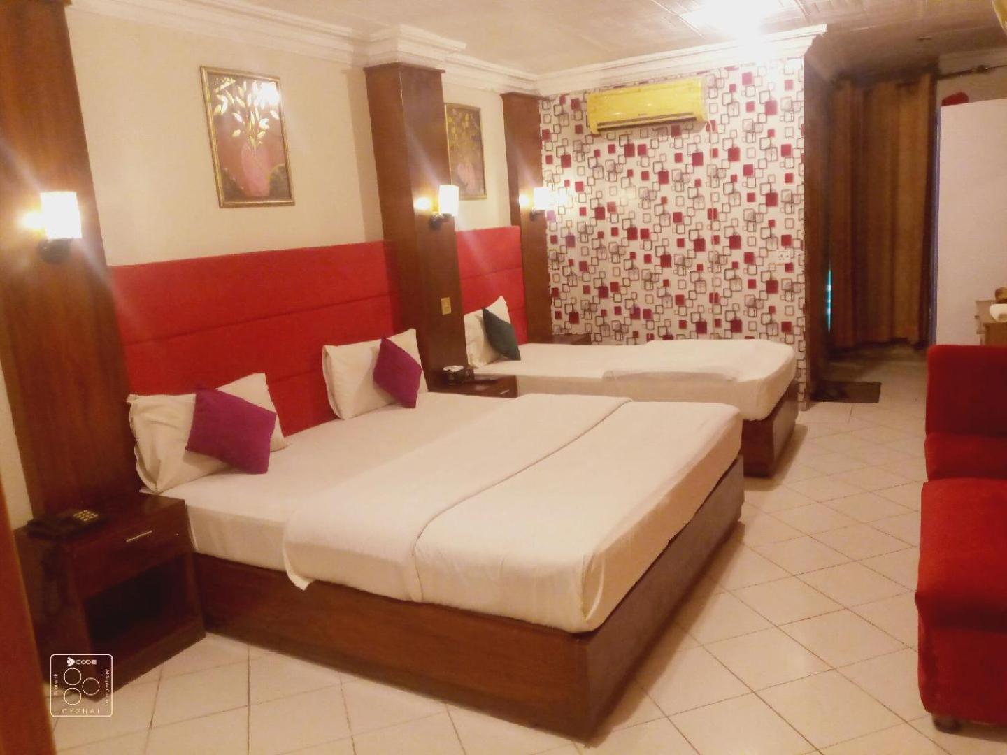 Hotel New Mid City Multan Bagian luar foto