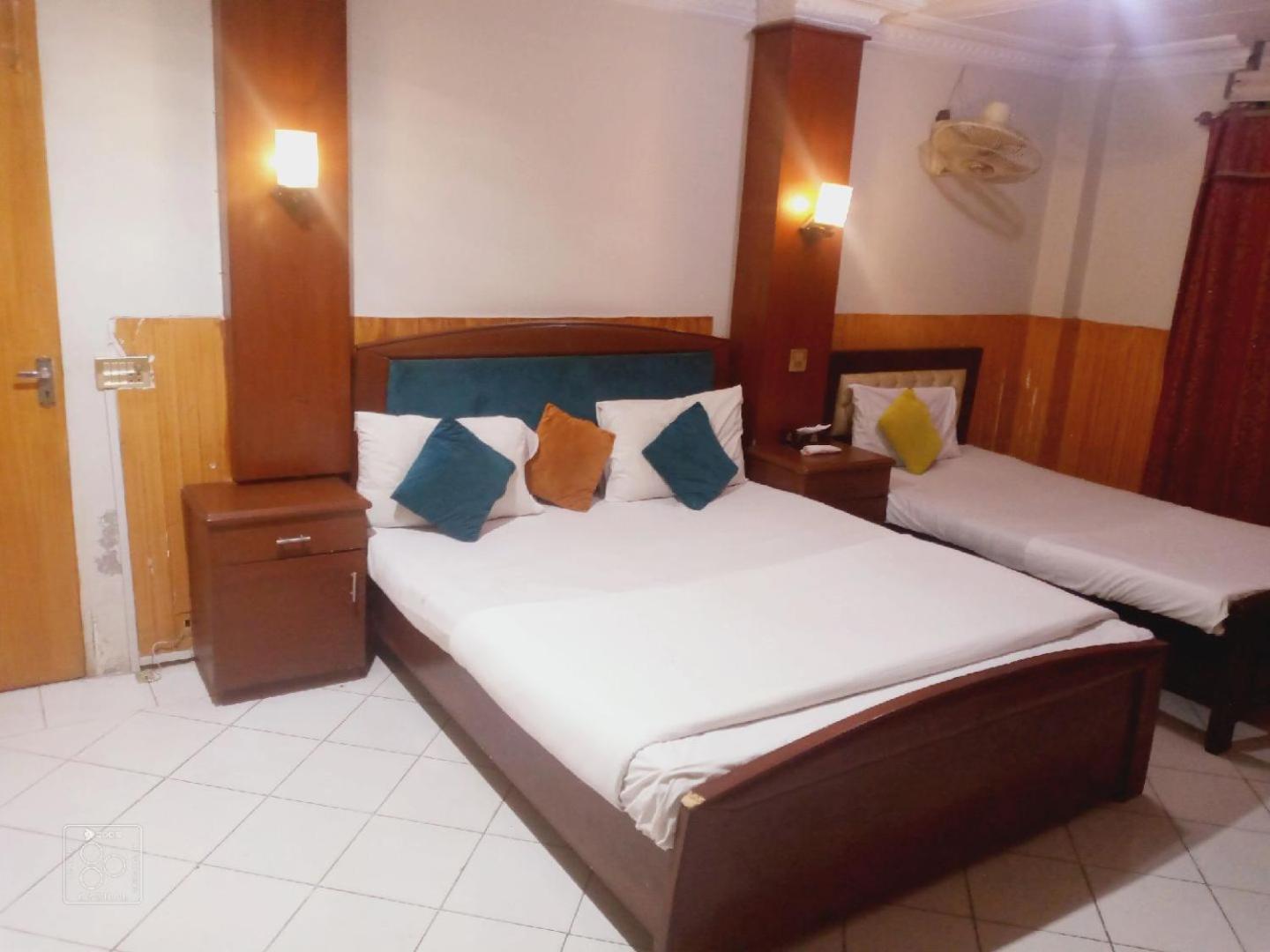 Hotel New Mid City Multan Bagian luar foto
